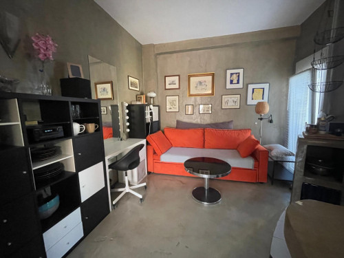 Sonniges Studio, zentral und ruhig, mit schönem Aussenbereich
