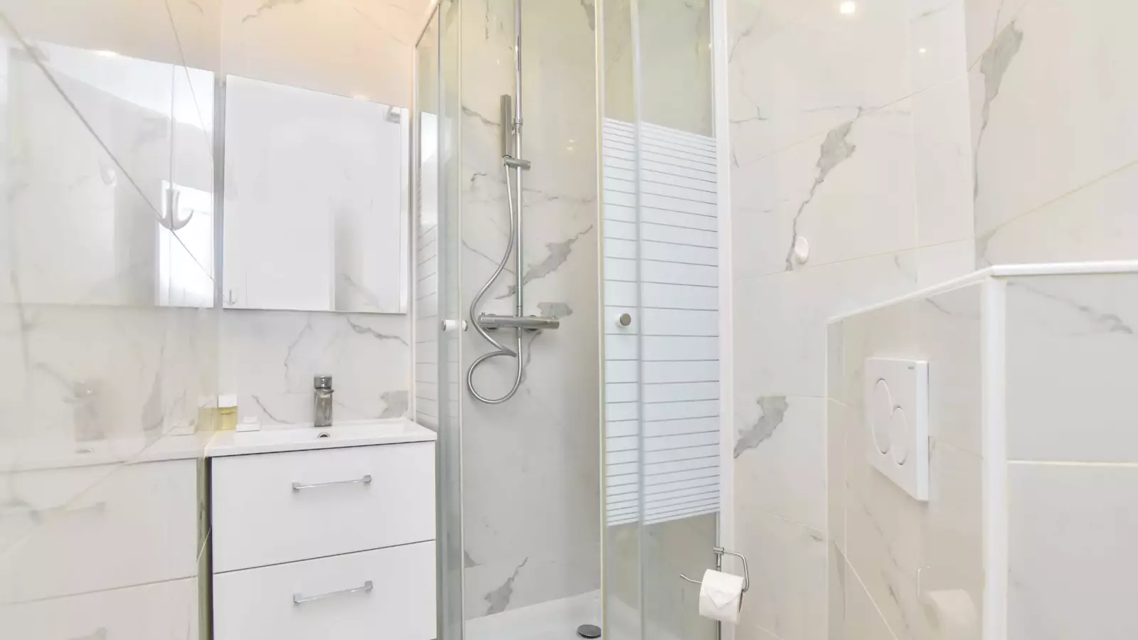  Studio  -  Studio apartment for rent in 18Ème Arrondissement  - Gallery -  2