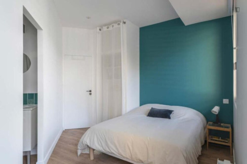 Snug double ensuite bedroom in Hauts-Pavés - Saint-Félix