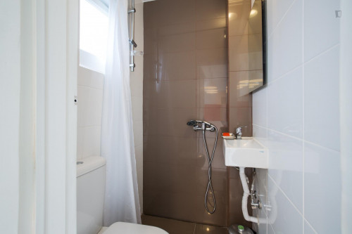 Inviting double bedroom not far from Santo Amaro train station  - Gallery -  5