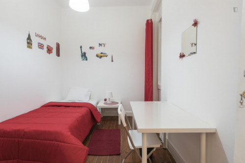 Comfy single bedroom near ISCTE - Instituto Universitário de Lisboa - Gallery - 12
