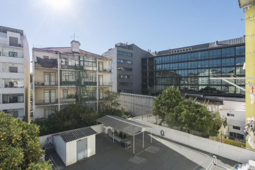 Comfy single bedroom near ISCTE - Instituto Universitário de Lisboa - Gallery - 9