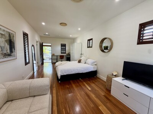 Private Ensuite - Studio Space