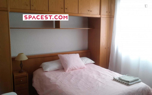 Room in Calle Goroabe, Pamplona with 2 bedrooms
