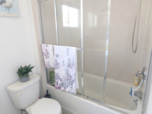 Sun-Filled Private Room & Bath - Gallery - 11