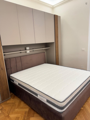 Cozy Bedroom with Private Bathroom and Kitchen