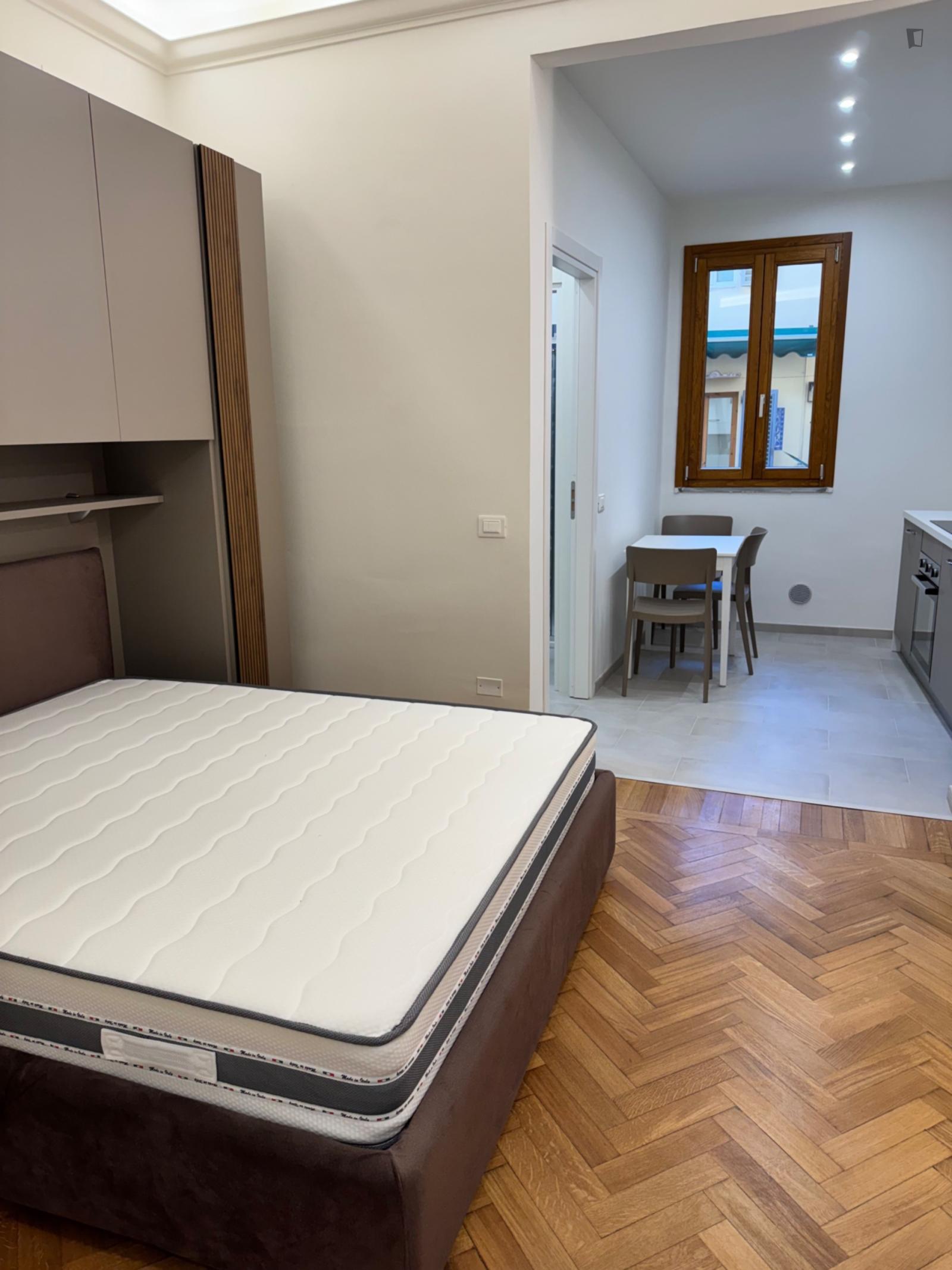 Cozy Bedroom With Private Bathroom And Kitchen - Cozy Bedroom with Private Bathroom and Kitchen - Gallery - 1