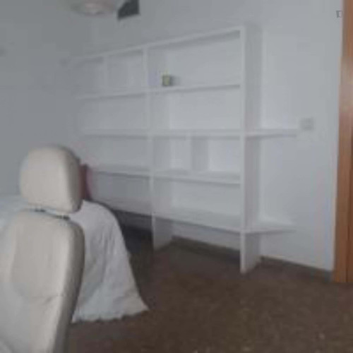 Room in Calle Rector Marín Ocete, Granada with 5 bedrooms - Gallery - 8