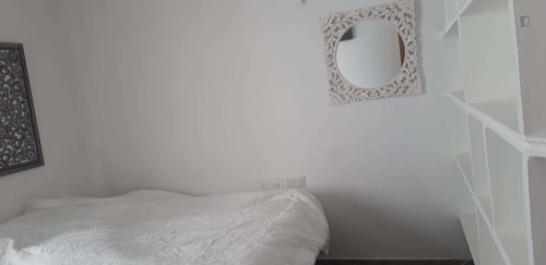 Room in Calle Rector Marín Ocete, Granada with 5 bedrooms