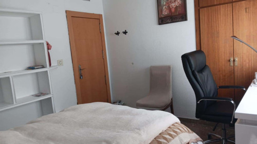 Room in Calle Rector Marín Ocete, Granada with 5 bedrooms - Gallery - 10