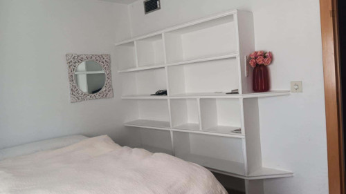 Room in Calle Rector Marín Ocete, Granada with 5 bedrooms - Gallery - 9