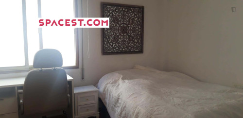 Room in Calle Rector Marín Ocete, Granada with 5 bedrooms