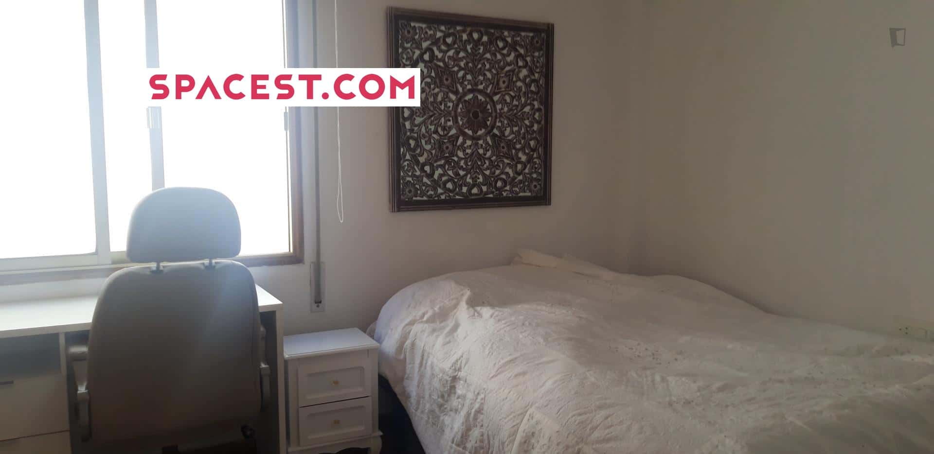 Room In Calle Rector Marín Ocete, Granada With 5 Bedrooms - 1
