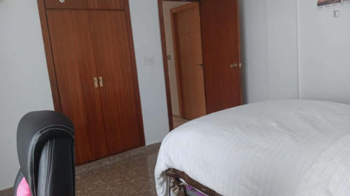 Room in Calle Rector Marín Ocete, Granada with 5 bedrooms - Gallery - 6
