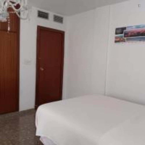 Room in Calle Rector Marín Ocete, Granada with 5 bedrooms