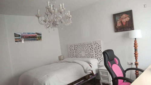 Room in Calle Rector Marín Ocete, Granada with 5 bedrooms - Gallery - 7