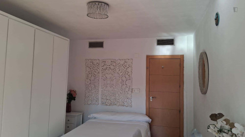 Room in Calle Rector Marín Ocete, Granada with 5 bedrooms - Gallery - 5