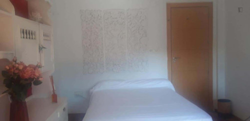 Room in Calle Rector Marín Ocete, Granada with 5 bedrooms