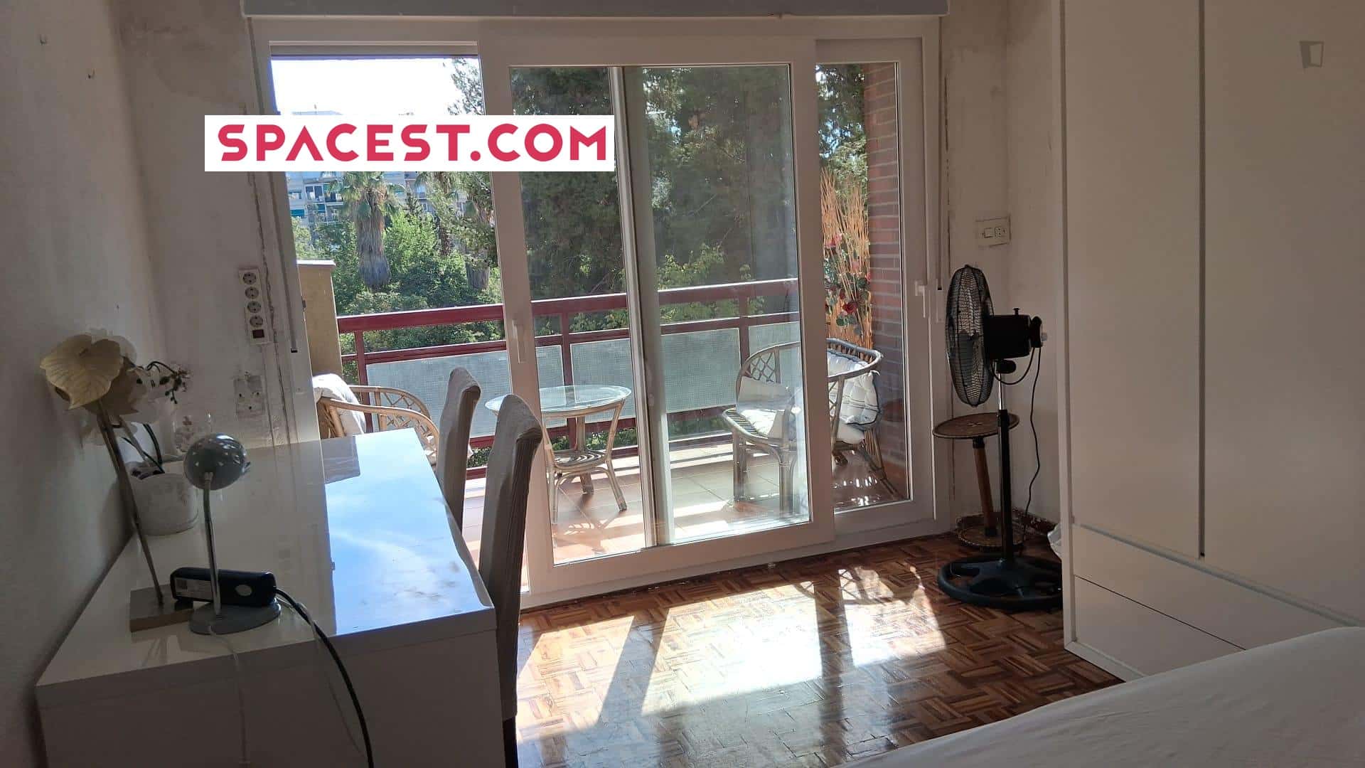 Room In Calle Rector Marín Ocete, Granada With 5 Bedrooms - 1