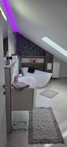 Designer Apartment with Spa Bath & Floor Heating - Gallery - 5