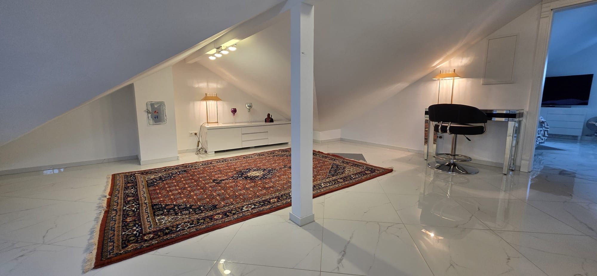Designer Apartment With Spa Bath & Floor Heating - 1