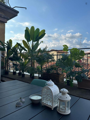 2-Bedroom Apartment with Terrace in Florence