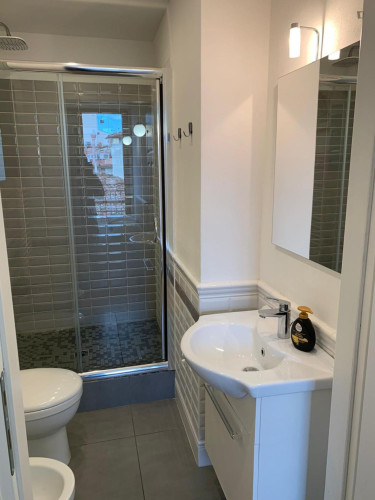 2-Bedroom Apartment with Terrace in Florence