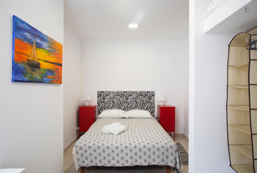 Double ensuite bedroom near Ameixoeira metro station