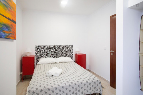 Double ensuite bedroom near Ameixoeira metro station
