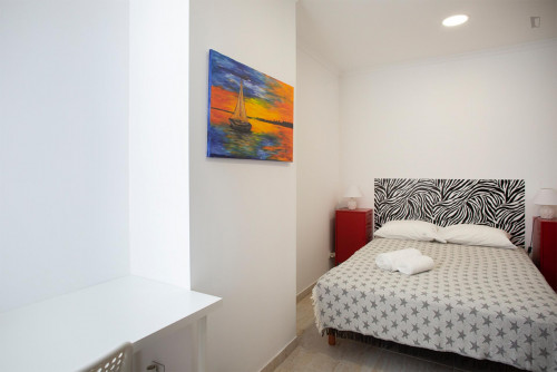 Double ensuite bedroom near Ameixoeira metro station