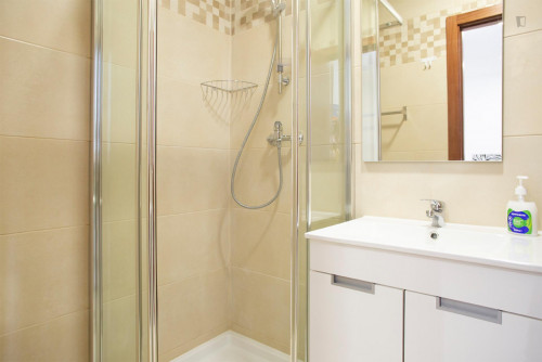 Double ensuite bedroom near Ameixoeira metro station - Gallery - 9