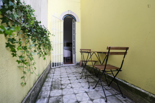 Rustic ensuite double bedroom in Anjos