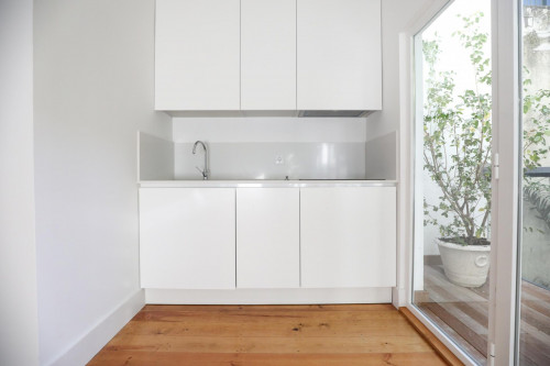 Rustic ensuite double bedroom in Anjos