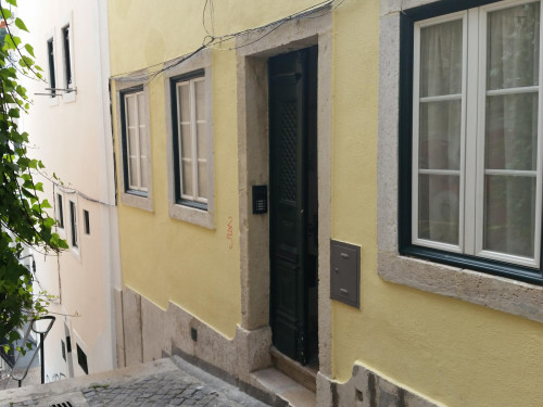Refurbished one-bedroom apartment near central Rossio and Martim Moniz
