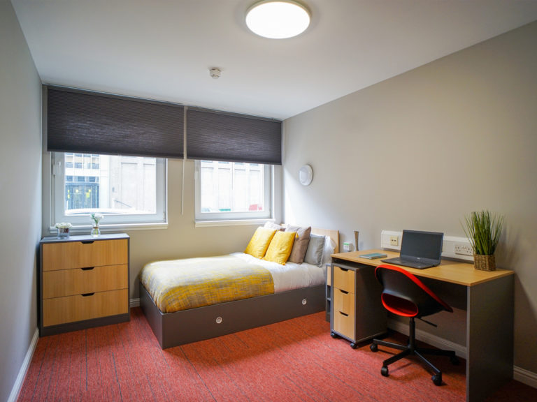 Standard Room - Roxburgh Hall - Gallery - 1