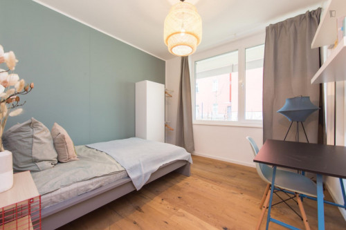 Double bedroom in 4-bedroom apartment