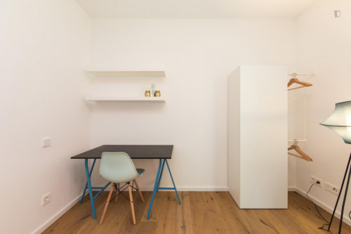 Double bedroom in 4-bedroom apartment
