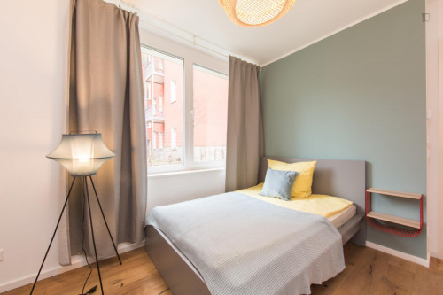 Double bedroom in 4-bedroom apartment
