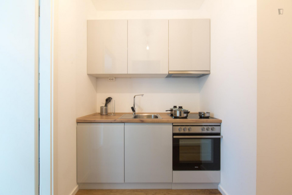 Single bedroom in 4-bedroom apartment