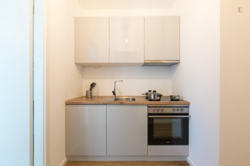 Single bedroom in 4-bedroom apartment