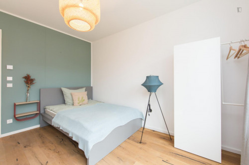 Double bedroom in 4-bedroom apartment