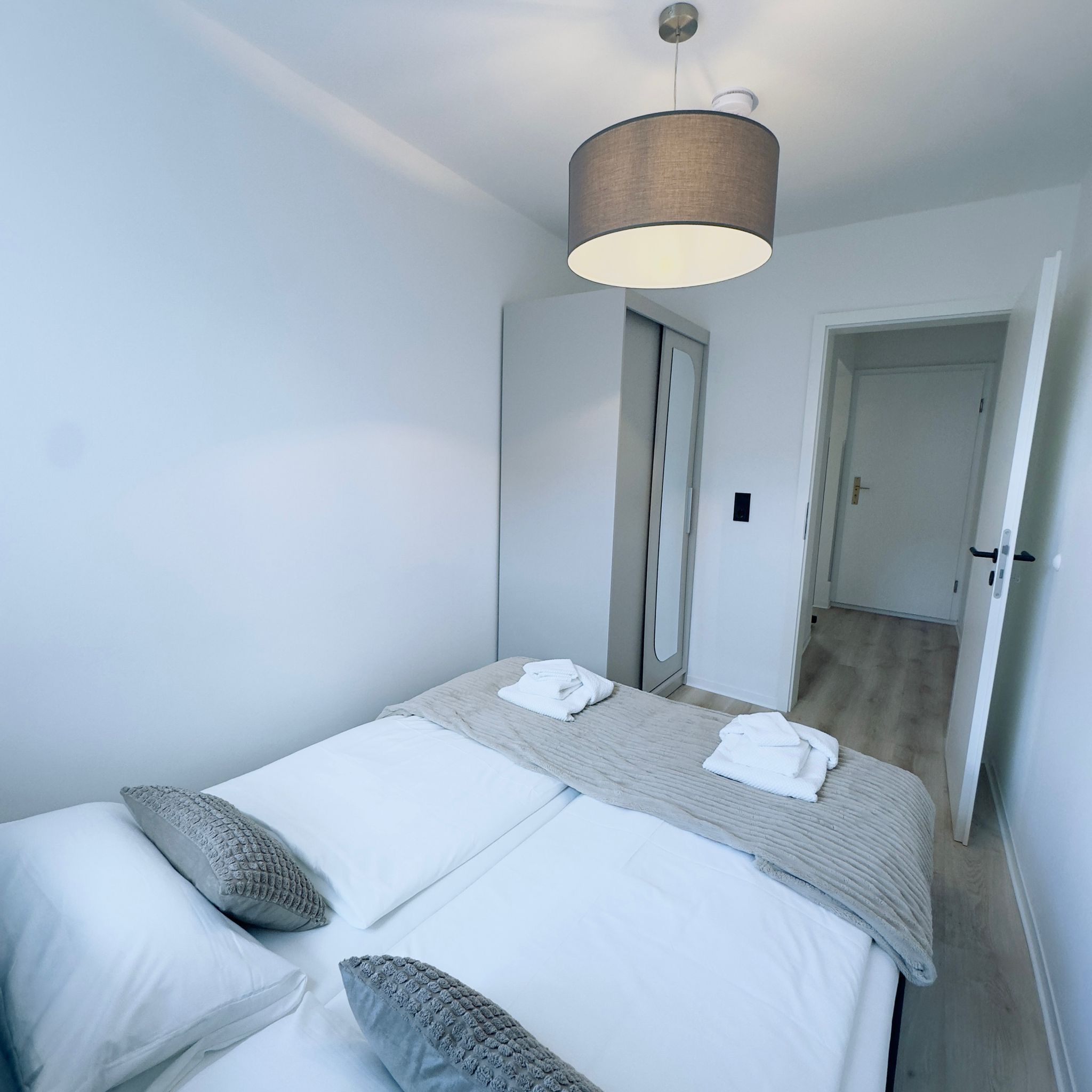 Fully Furnished Business Apartment With Equipped Kitchen & Washer In Rostock - 7