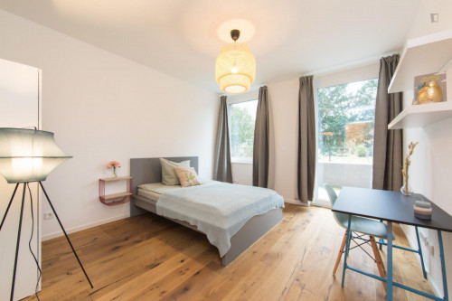 Double bedroom in 3-bedroom apartment