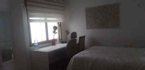 Room in Calle Rector Marín Ocete, Granada with 5 bedrooms