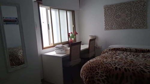 Room in Calle Rector Marín Ocete, Granada with 5 bedrooms