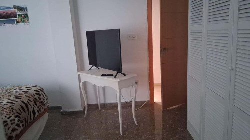 Room in Calle Rector Marín Ocete, Granada with 5 bedrooms - Gallery - 8