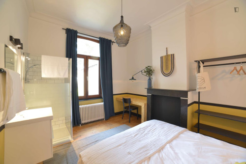 Very nice double bedroom near Josephine-Charlotte metro - Gallery - 2