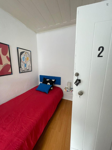 Excitement Single Bedroom close to Coimbra University