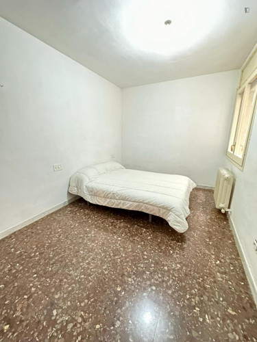 Cosy double bedroom near Reus train station