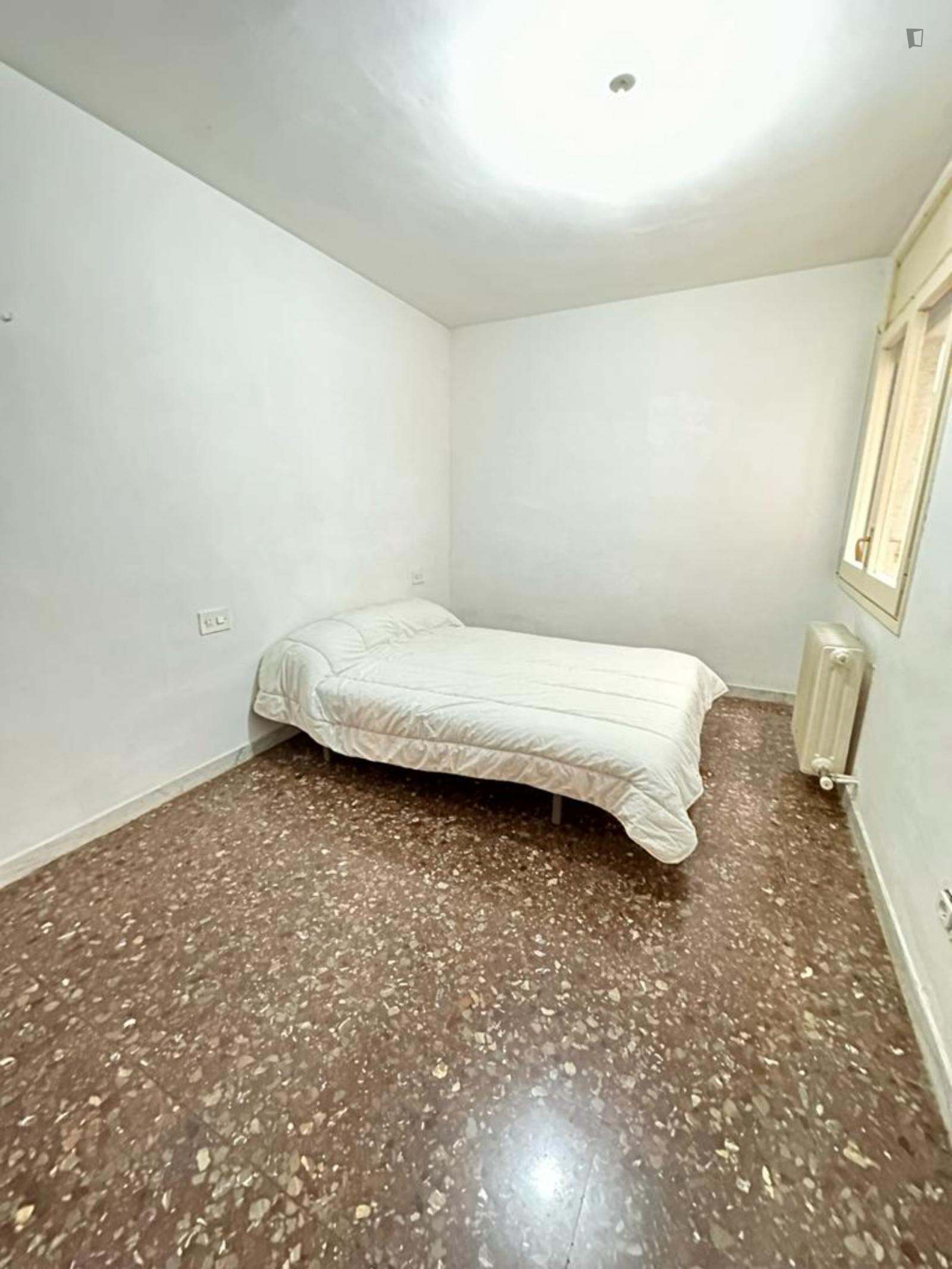  Cosy Double Bedroom Near Reus Train Station  -  Cosy double bedroom near Reus train station  - Gallery -  1